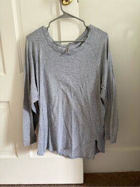 Women’s gray oversized long-sleeve tee